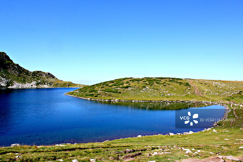 里拉山脉的“肾脏”湖图片素材