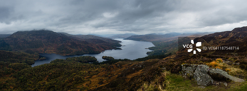 从本阿安山上看到的凯特琳湖图片素材