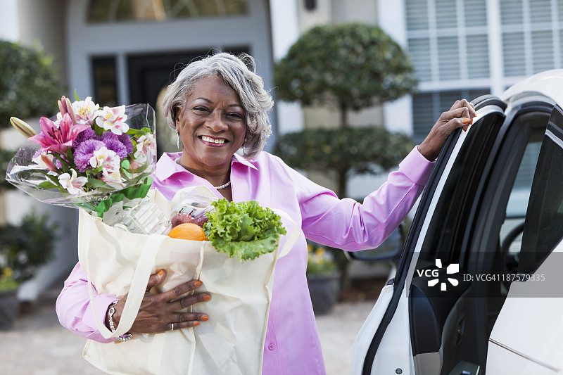 从食品店回家图片素材