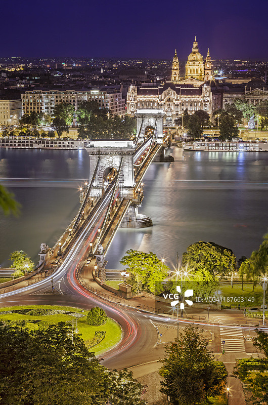 从布达山丘眺望佩斯夜景图片素材
