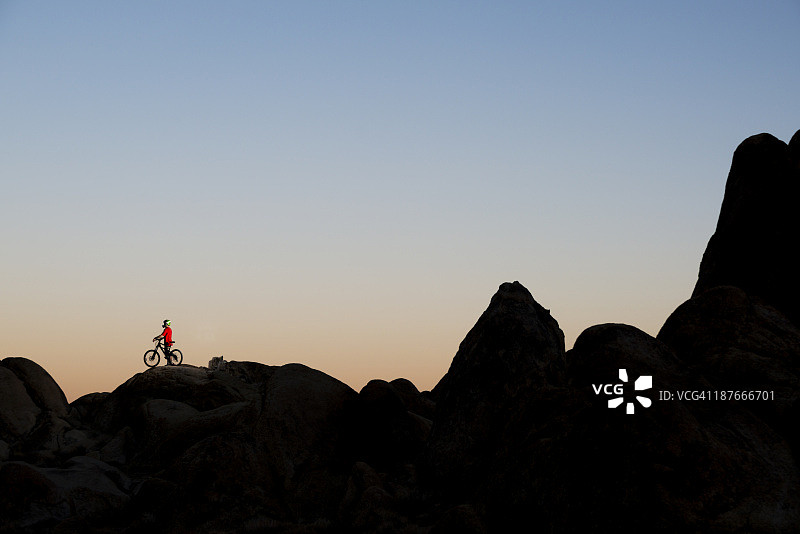 自行车暮光图片素材