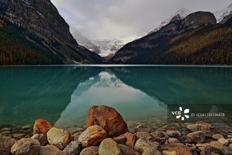 路易斯湖禅意石图片素材