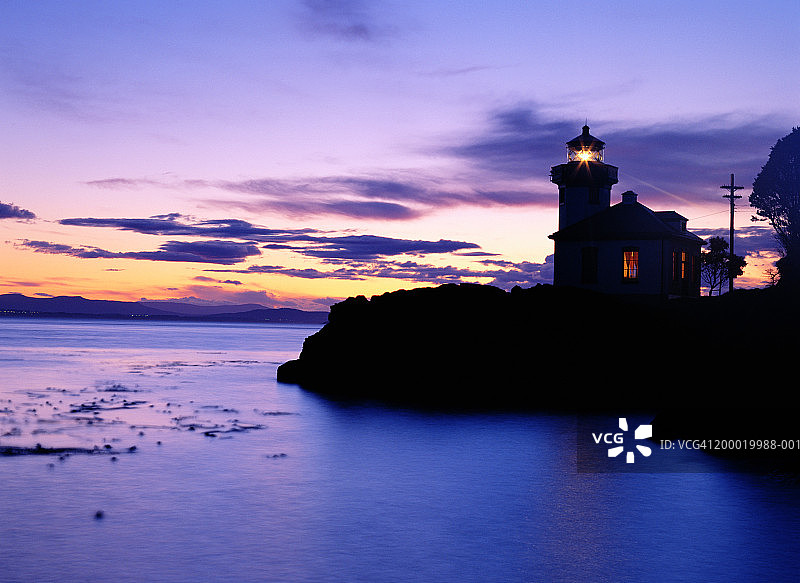 美国华盛顿州圣胡安岛石灰窑灯塔日落图片素材