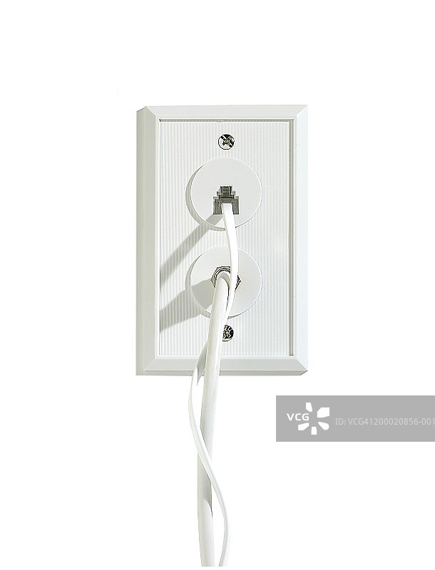 墙壁插座中的电话和电缆连接特写图片素材