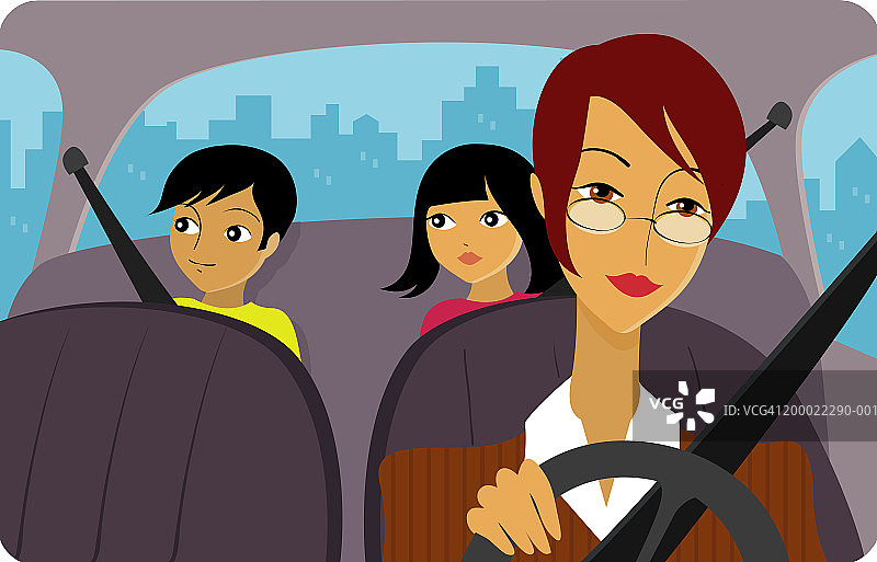 母亲开车带孩子坐后座图片素材