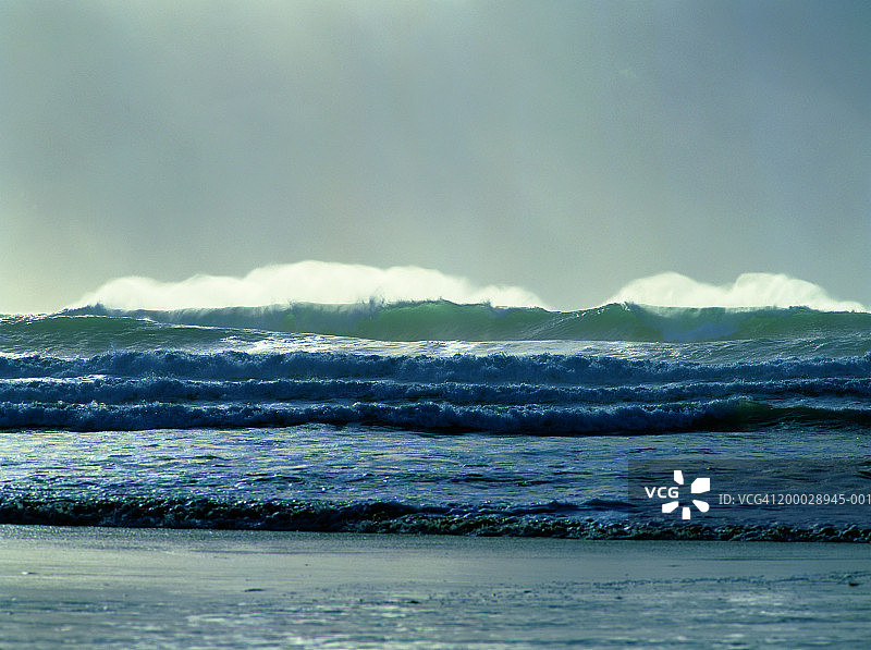 海浪拍打图片素材