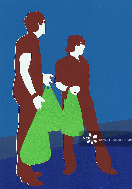 两名年轻男子提着购物袋图片素材