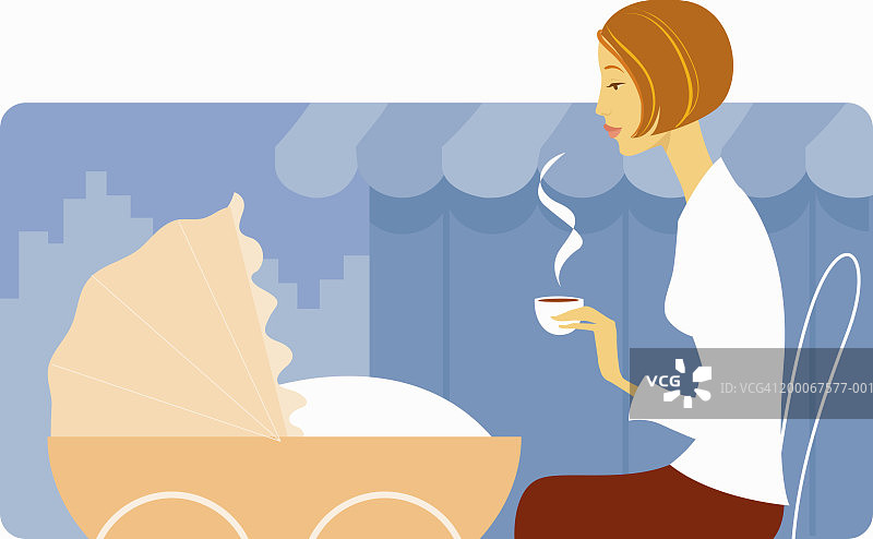 母亲推着婴儿车喝咖啡，侧视图图片素材