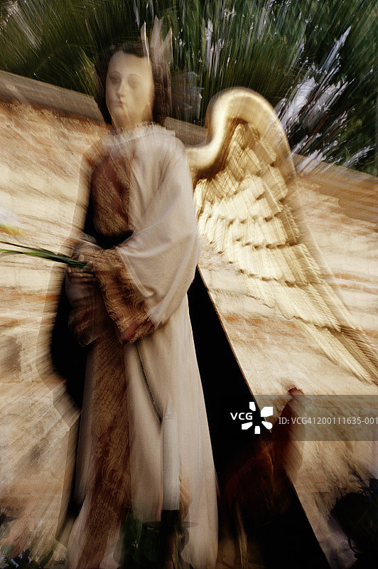 天使雕像（变焦效果）图片素材