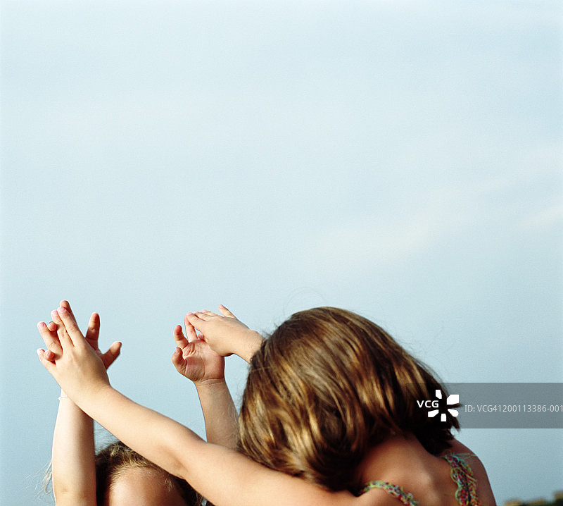 手牵着手的女孩（4-6岁）图片素材