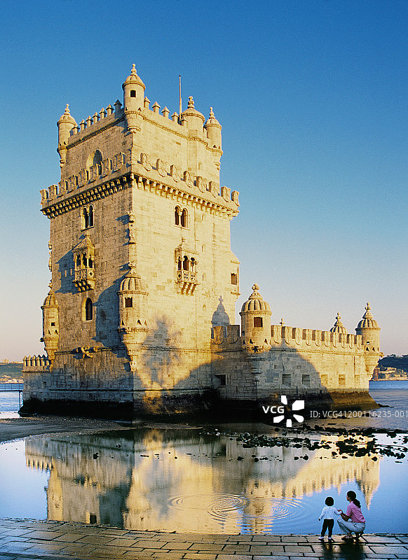 葡萄牙里斯本贝伦塔母女图片素材