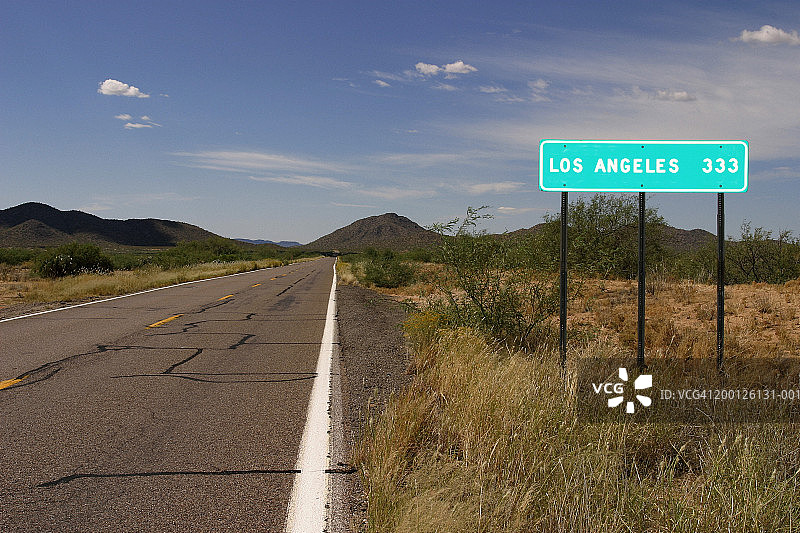 美国亚利桑那州通往洛杉矶的高速公路标志图片素材