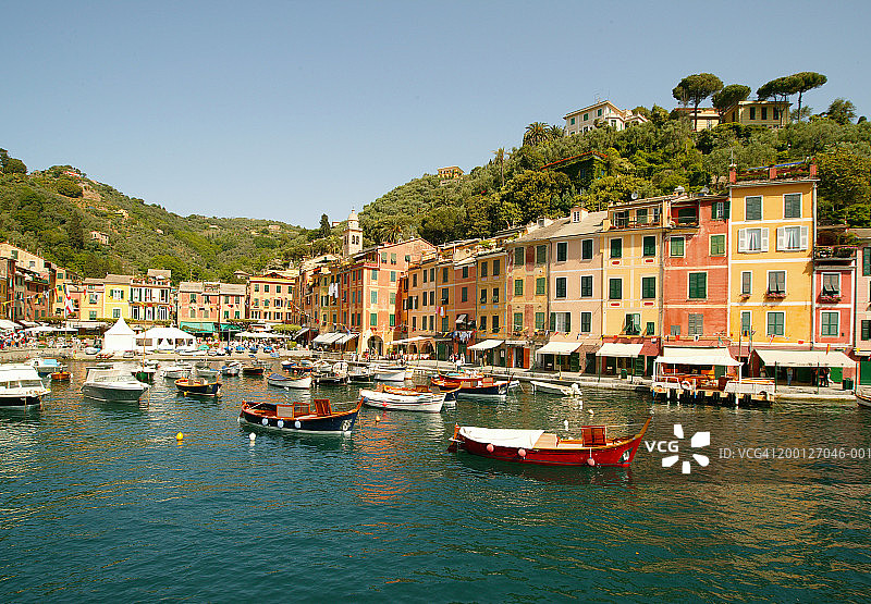 意大利利古里亚波托菲诺海湾停泊船只图片素材