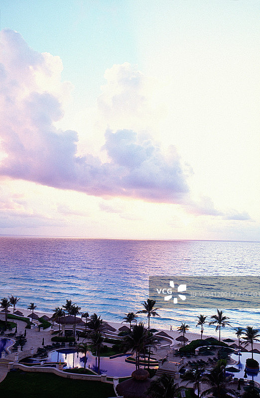 度假村与海，高角度景观图片素材