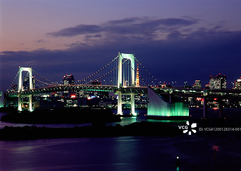 日本东京彩虹桥与海港夜景图片素材
