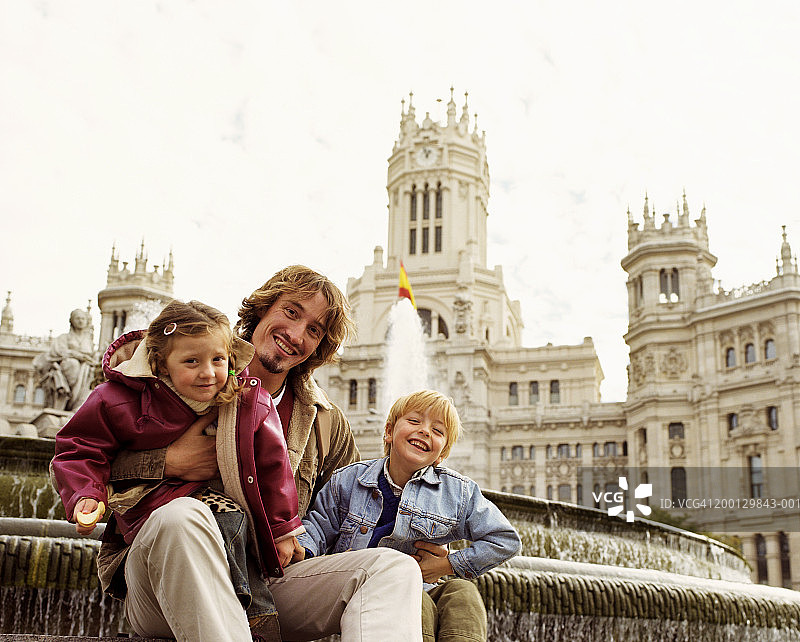 西班牙马德里西贝莱斯广场的人物肖像图片素材