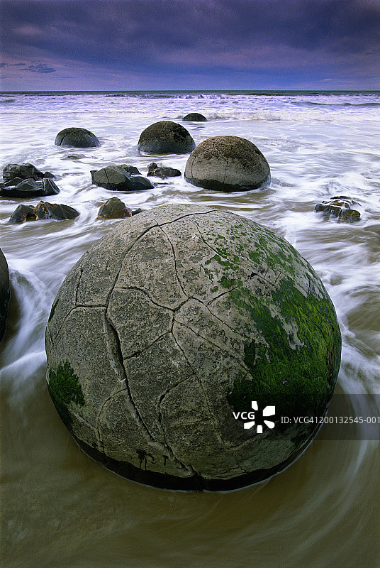 新西兰南岛摩拉基海滩巨石图片素材