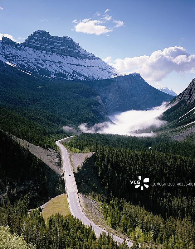 加拿大艾伯塔省班夫国家公园冰原公路图片素材
