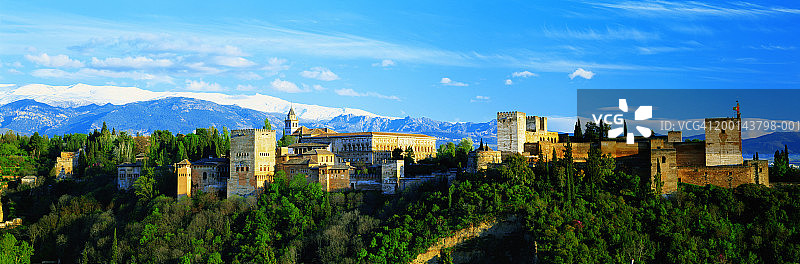 西班牙安达卢西亚：内华达山脉的阿尔罕布拉宫图片素材