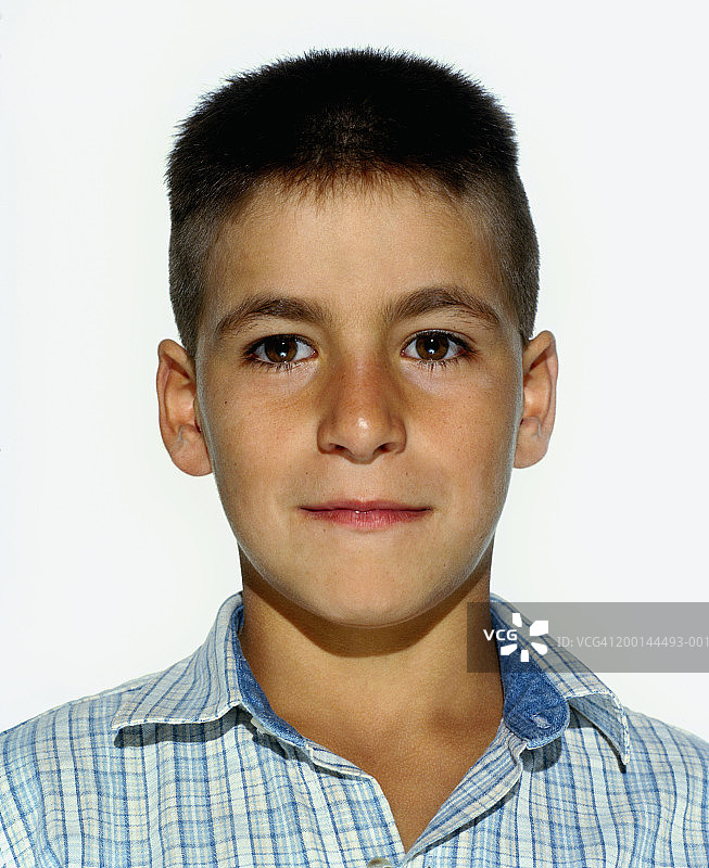 短发男孩(10-12岁)，微笑，肖像，特写图片素材