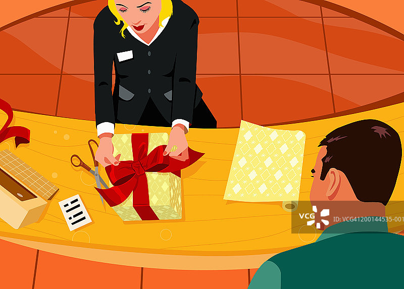 男人站在柜台旁，看着女人包装礼物图片素材