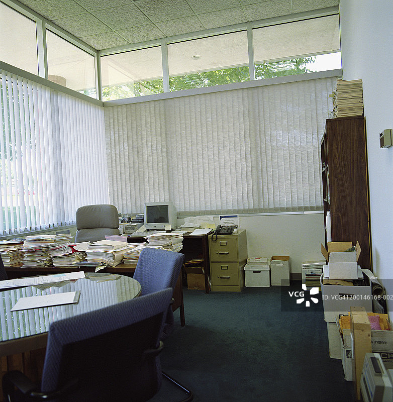 空旷的办公区域图片素材