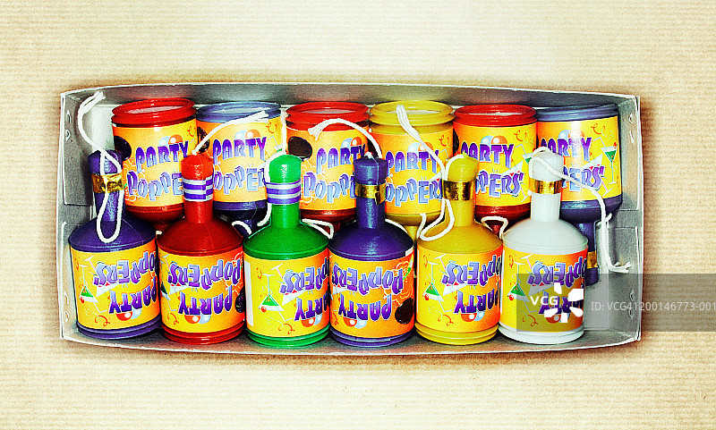 盒子里的派对拉炮俯视图图片素材