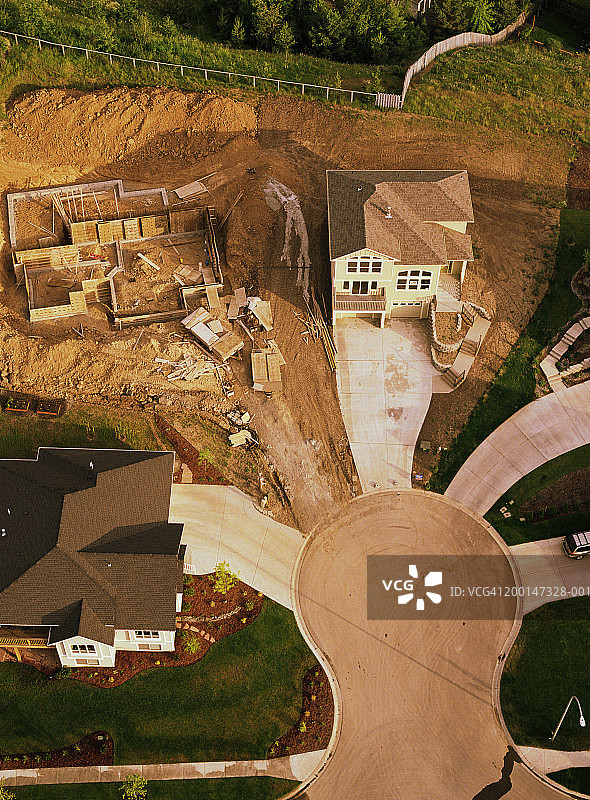 在死胡同尽头在建的新房，航拍图图片素材