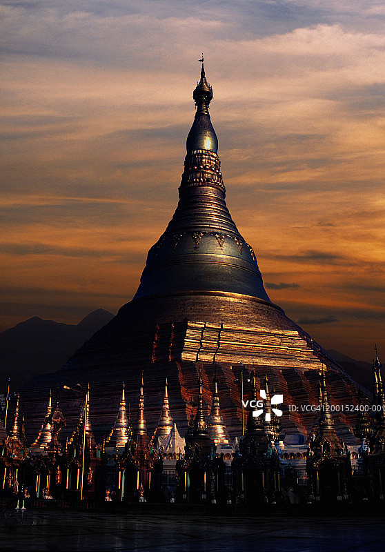 缅甸勃固，Shwemawdaw Paya宝塔（数字合成图）图片素材