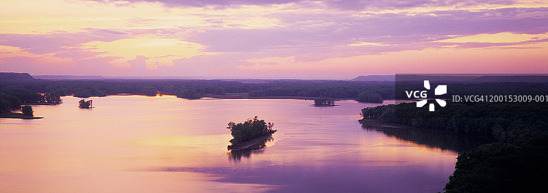 美国伊利诺伊州密西西比河黄昏鸟瞰图图片素材
