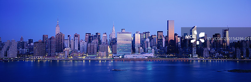 美国纽约纽约市天际线黎明鸟瞰图图片素材