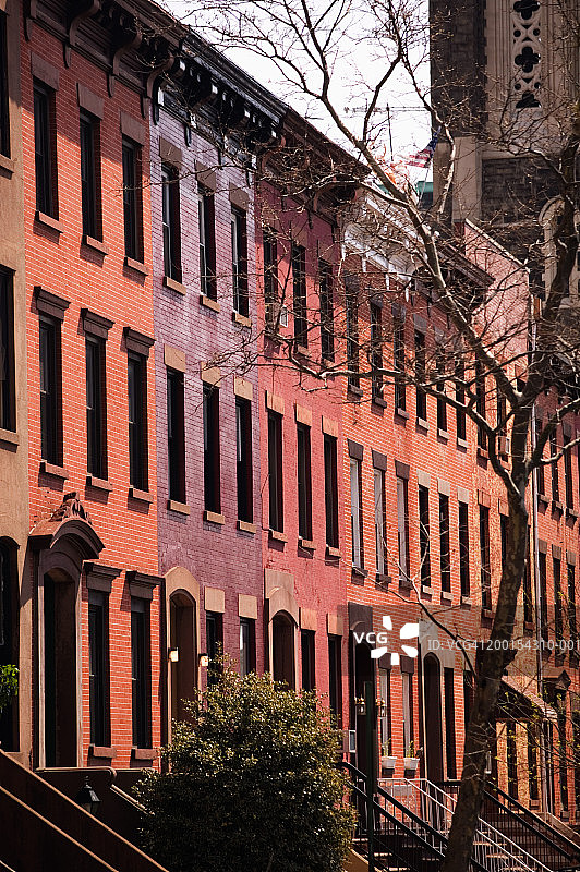 城市街道上的排屋图片素材