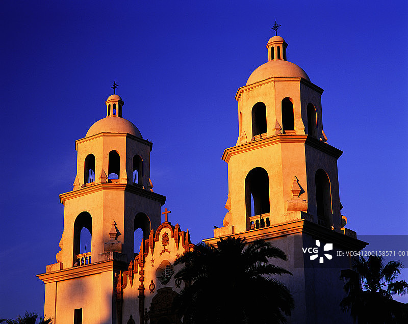 美国亚利桑那州图森圣奥古斯丁大教堂日出图片素材