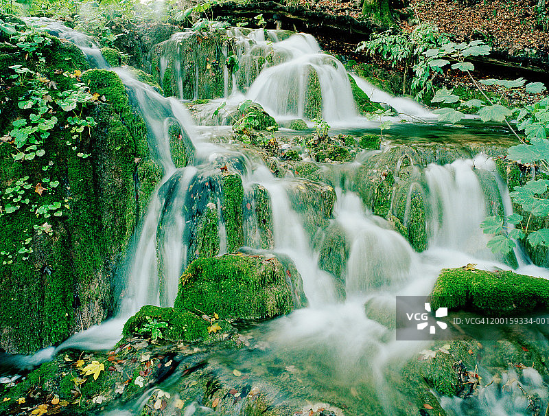 克罗地亚普利特维采湖群国家公园瀑布（虚化效果）图片素材