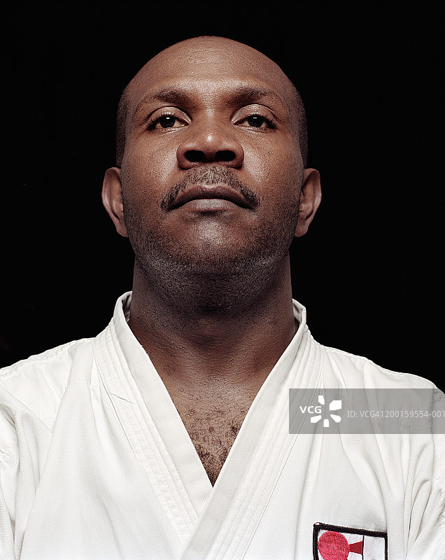 身穿道服的男子特写图片素材