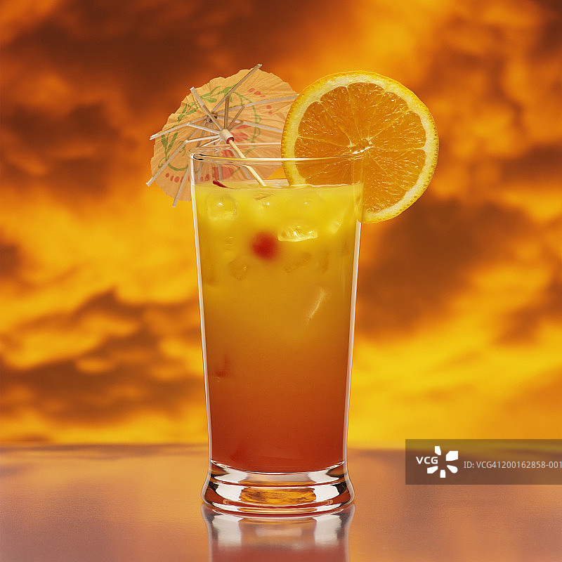 龙舌兰日出鸡尾酒（橙子装饰）图片素材