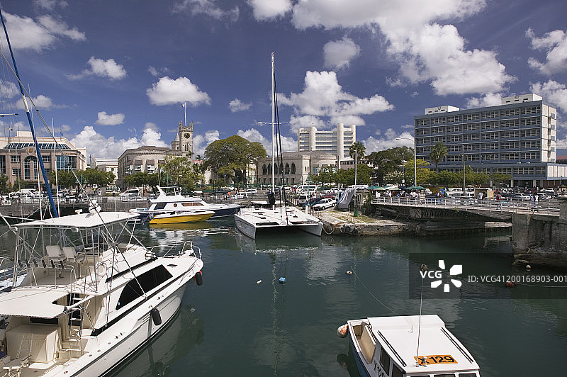 巴巴多斯布里奇敦内港船只图片素材
