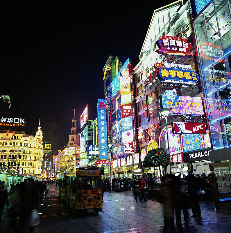 中国上海南京路步行街夜景图片素材