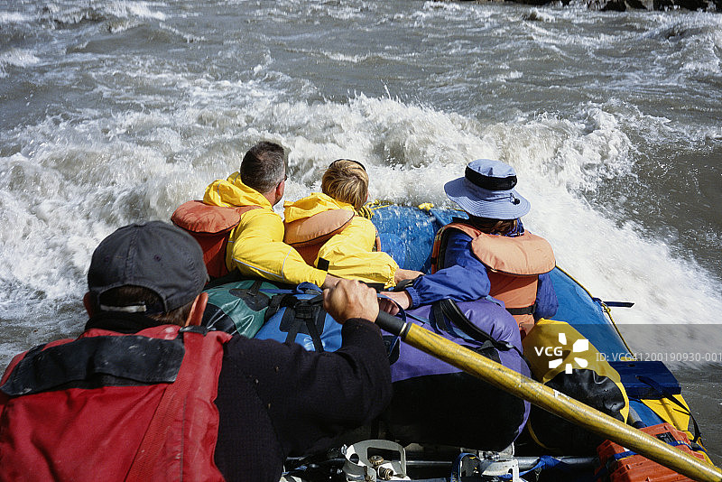 加拿大弗斯河：白水漂流者（后视图）图片素材