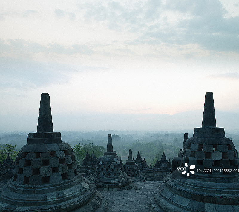印度尼西亚爪哇日惹婆罗浮屠寺庙日出图片素材