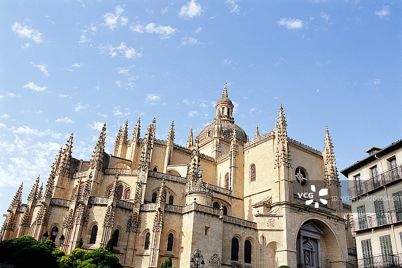 西班牙卡斯蒂利亚-莱昂自治区塞戈维亚大教堂外观图片素材