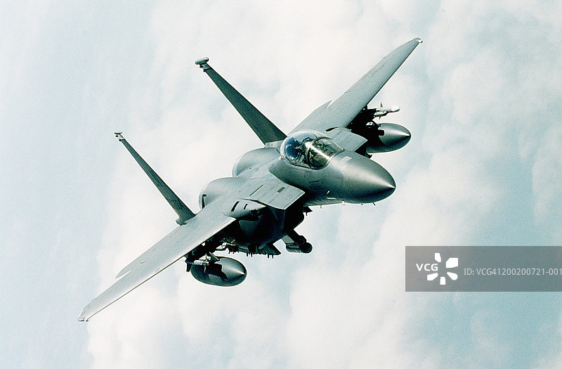 训练中的麦克唐纳·道格拉斯F-15鹰式战斗机图片素材