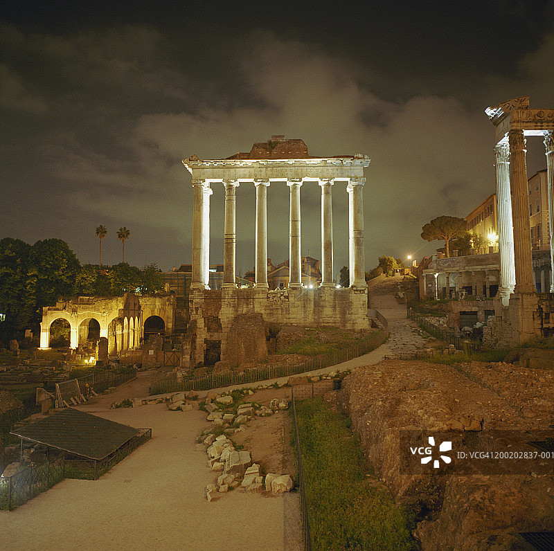 意大利罗马夜景：古罗马广场图片素材