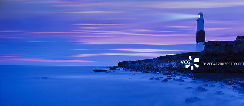 英国多塞特郡波特兰岛波特兰比尔灯塔日落图片素材