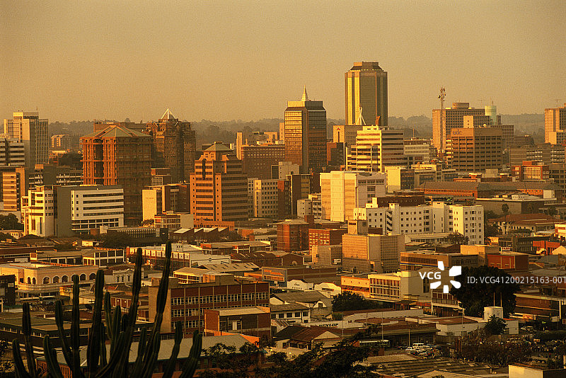 津巴布韦哈拉雷黄昏时分的城市景观图片素材