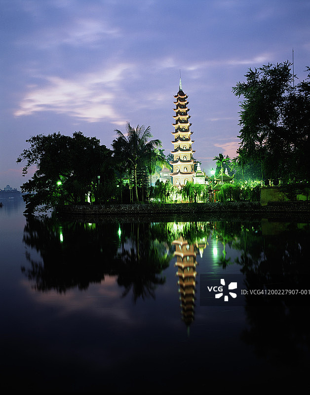 越南河内镇国寺黄昏景色图片素材