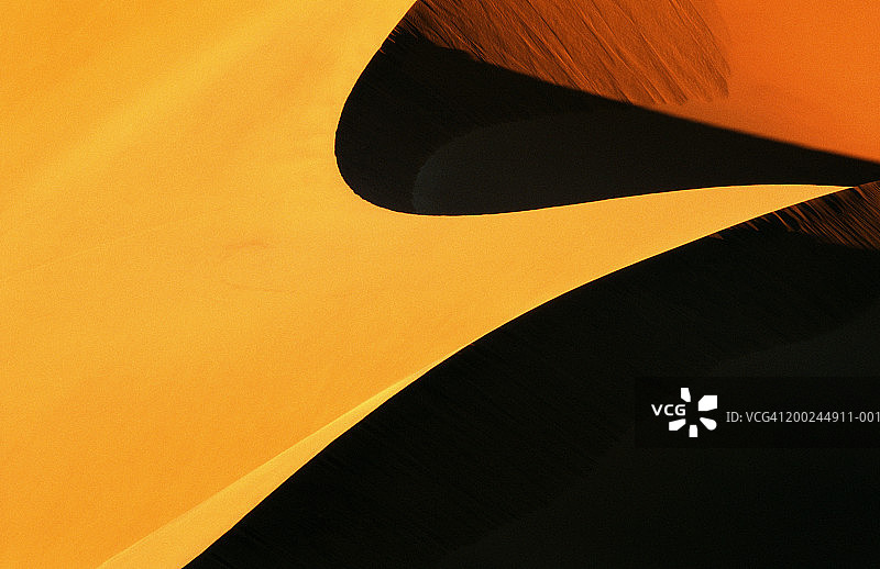 弧形红色沙丘图片素材