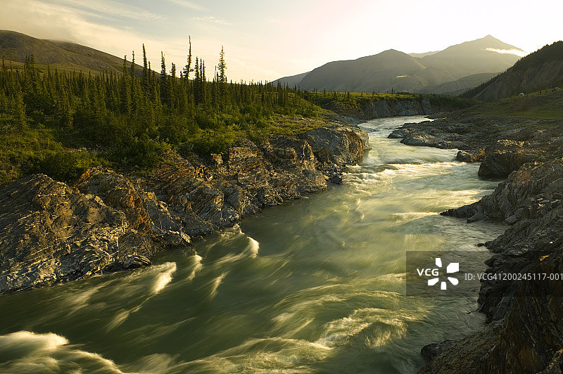 加拿大育空地区伊瓦维克国家公园弗 Firth 河图片素材