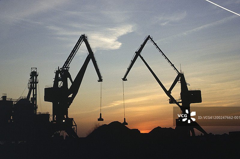 德国杜伊斯堡的运煤起重机图片素材