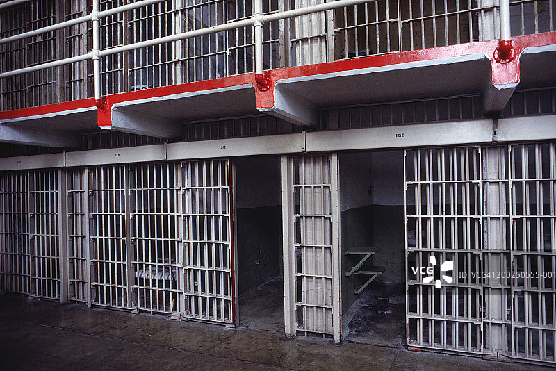 美国加利福尼亚州旧金山恶魔岛的空监狱牢房图片素材